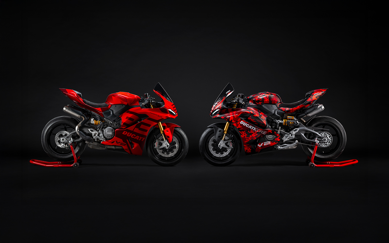 Panigale-V2-MM63-FB63-hero-short-1600x10